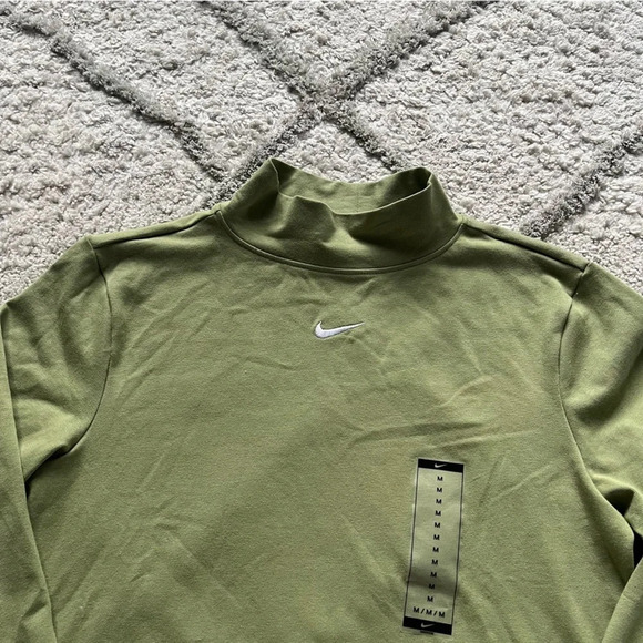 Nike center swoosh moss sage green turtleneck top crop medium new with tags - Picture 3 of 9